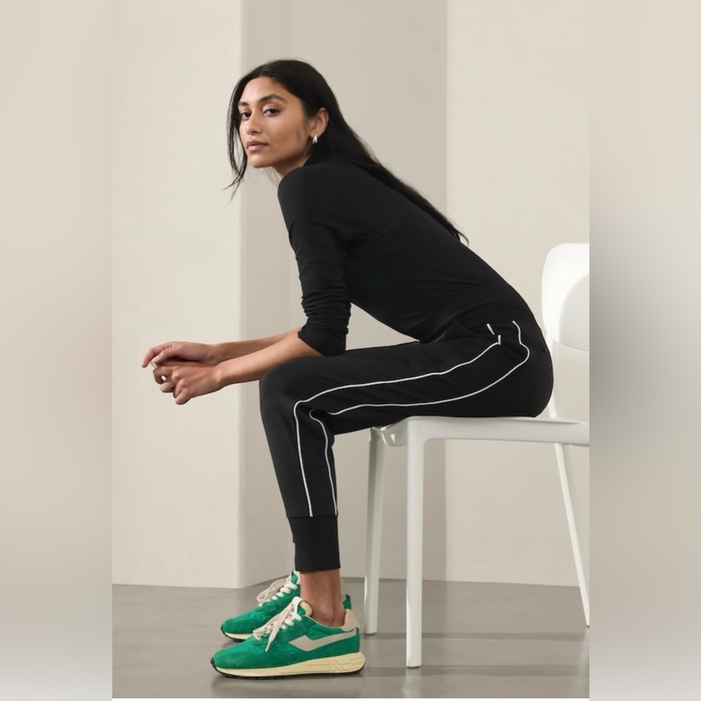 NWOT-Athleta Black/White Venice Jogger, Small Tall